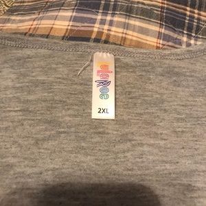 LuLaRoe Tops - LuLaRoe Lynnae Shirt 2XL LuLaRoe Tops - LuLaRoe Lynnae Shirt 2XL
